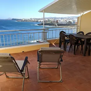 front-line-with-terrace.in-canary-islands.com/